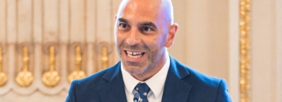 Dr David Menassa